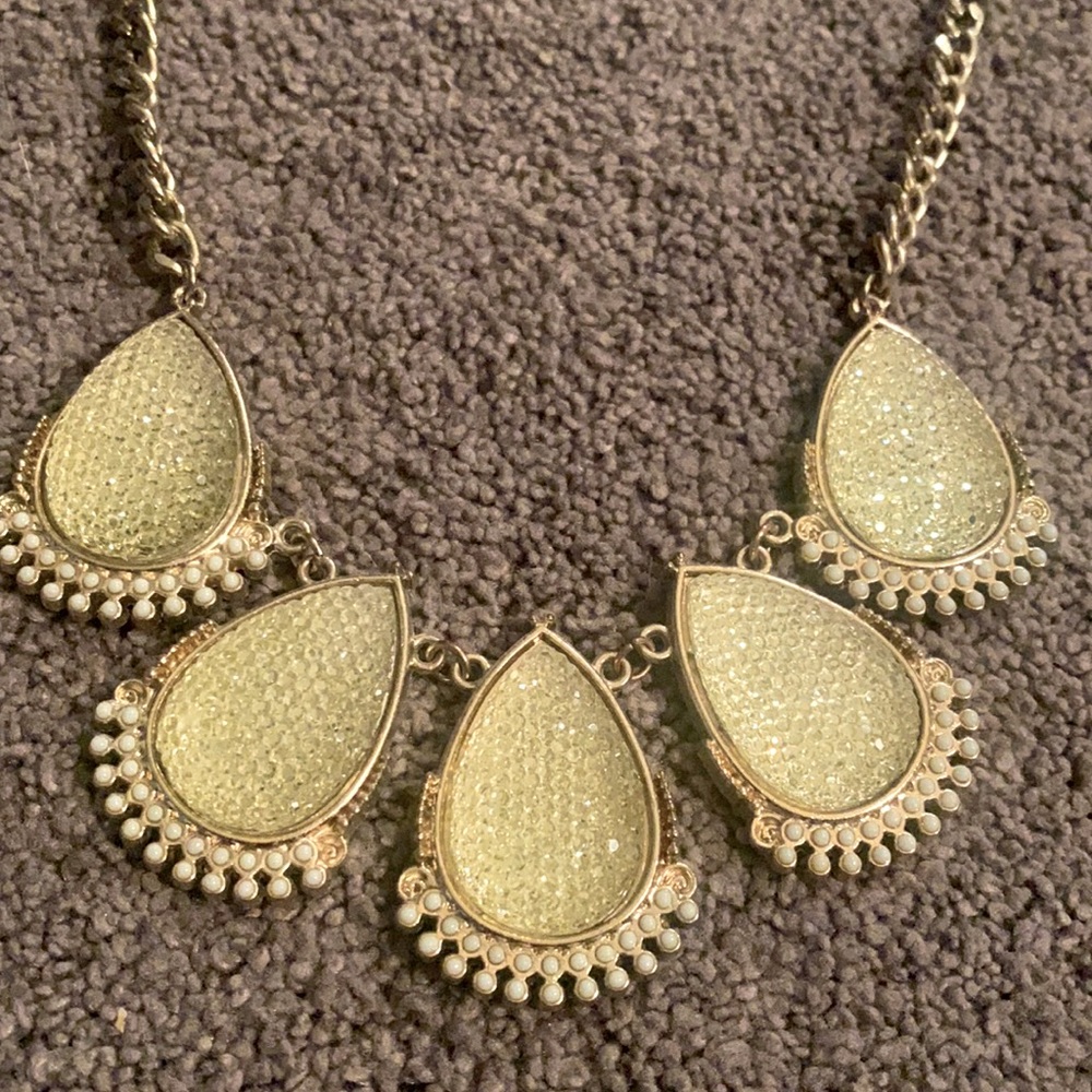 Yellowish geeen crystal necklace